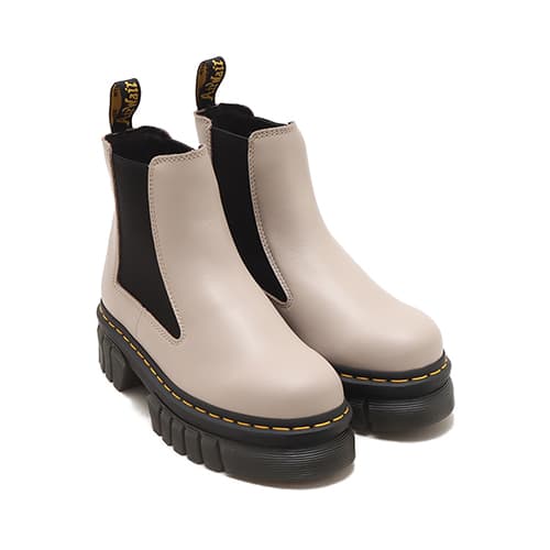 Dr.Martens Audrick Chelsea Boot with black leather and elastic sides from Japan