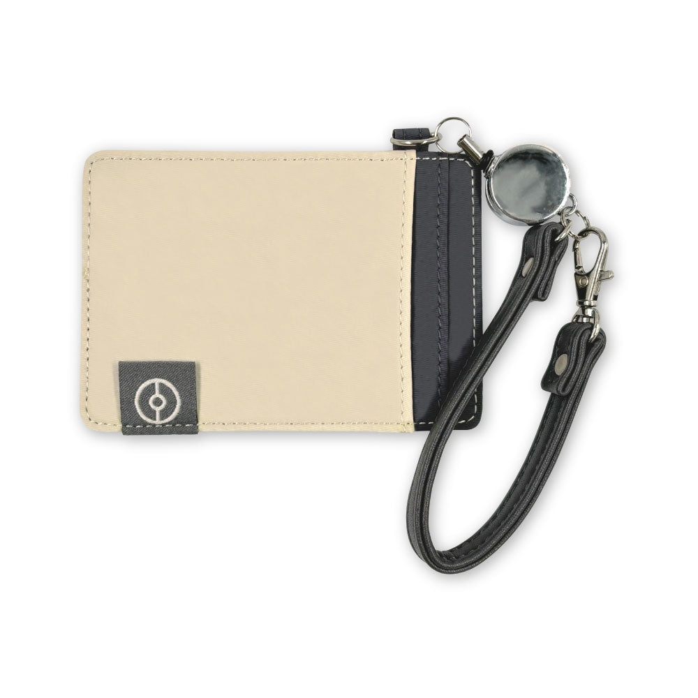 Pass case with reel color logo Wakka Nezumi