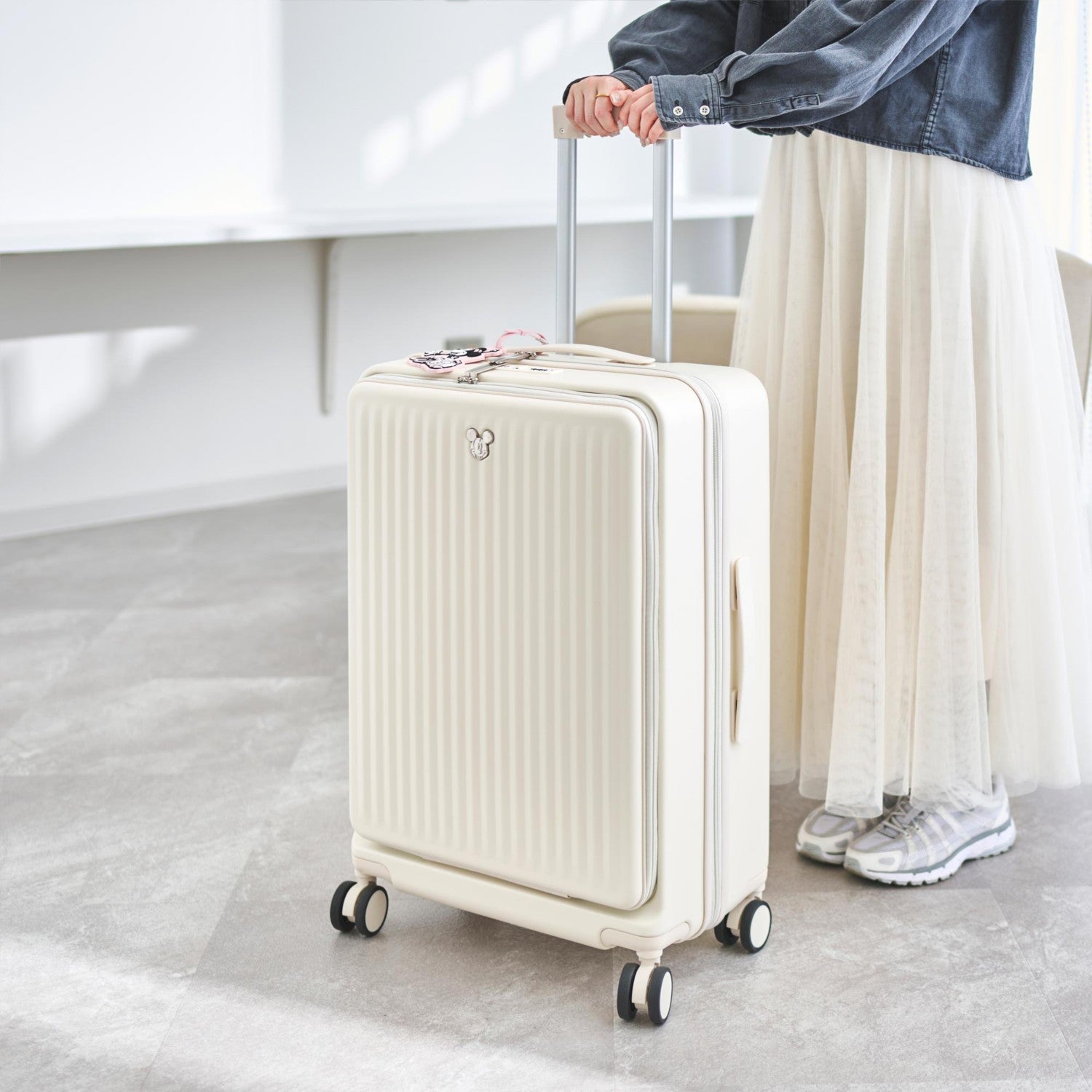 Mickey Suitcase (M) 59L Ivory DISNEY TRAVEL