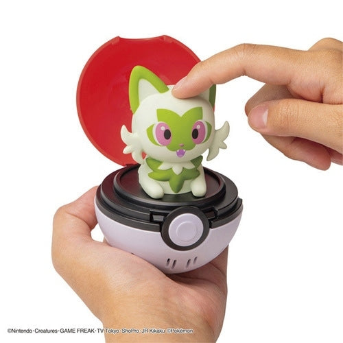Sprigatito's grass-type design on Pyokopunyu Nyaoha figure, Japan exclusive