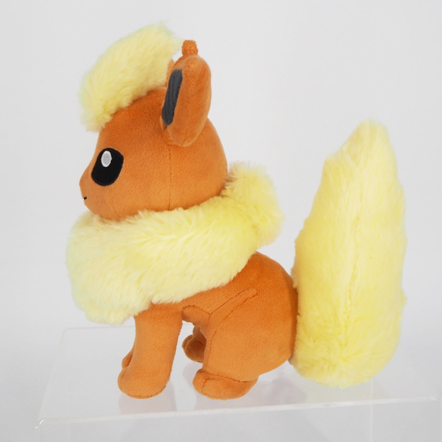Flareon (#136) Small Plush Stuffed Toy – Official Pokémon Center Japan