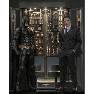 Movie Masterpiece 1/6 Batsuit Hangar & Bruce Wayne (2.0 version) *High possib...