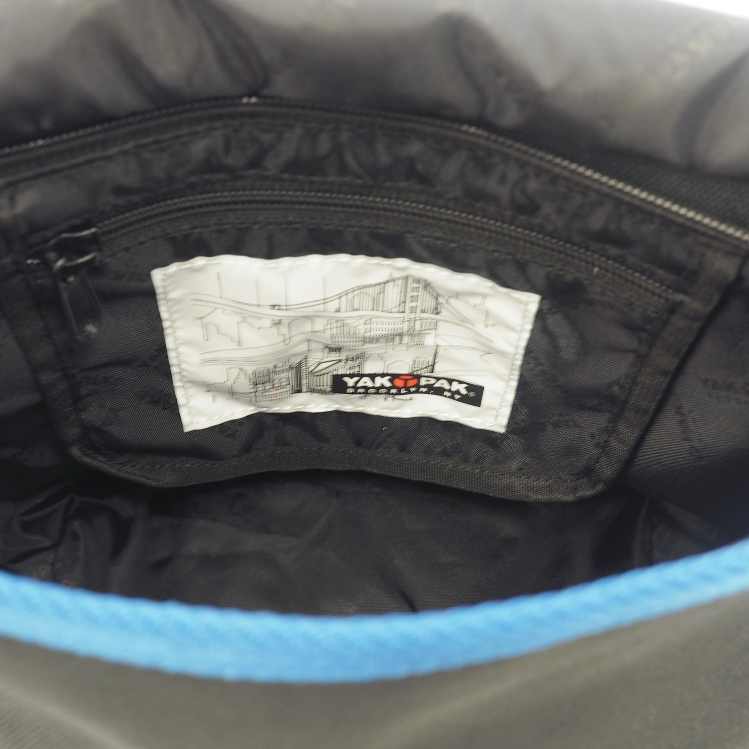 YAKPAK Mini Messenger Kwass