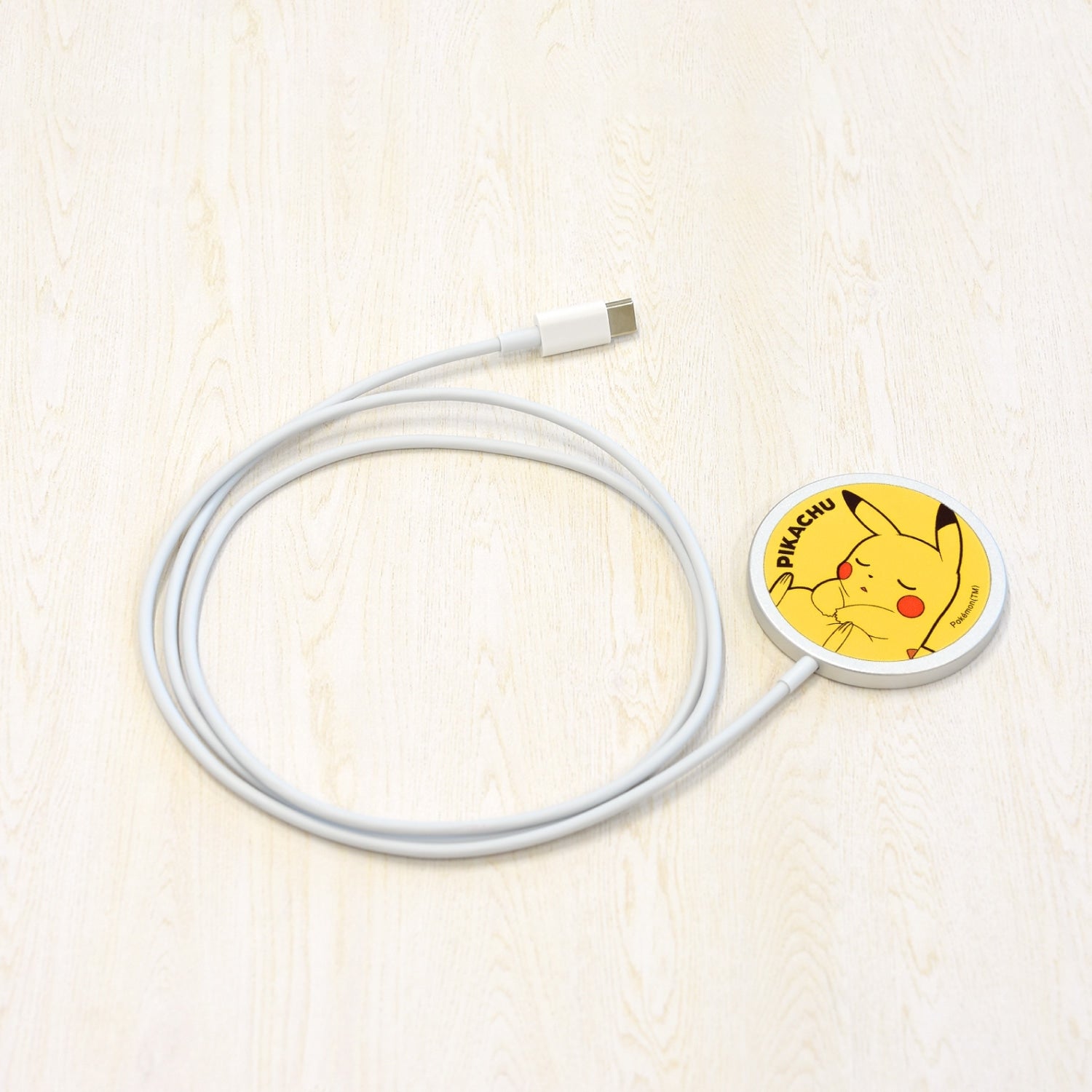 Pikachu wireless charger packaging with Japanese text and Pokemon Center logo