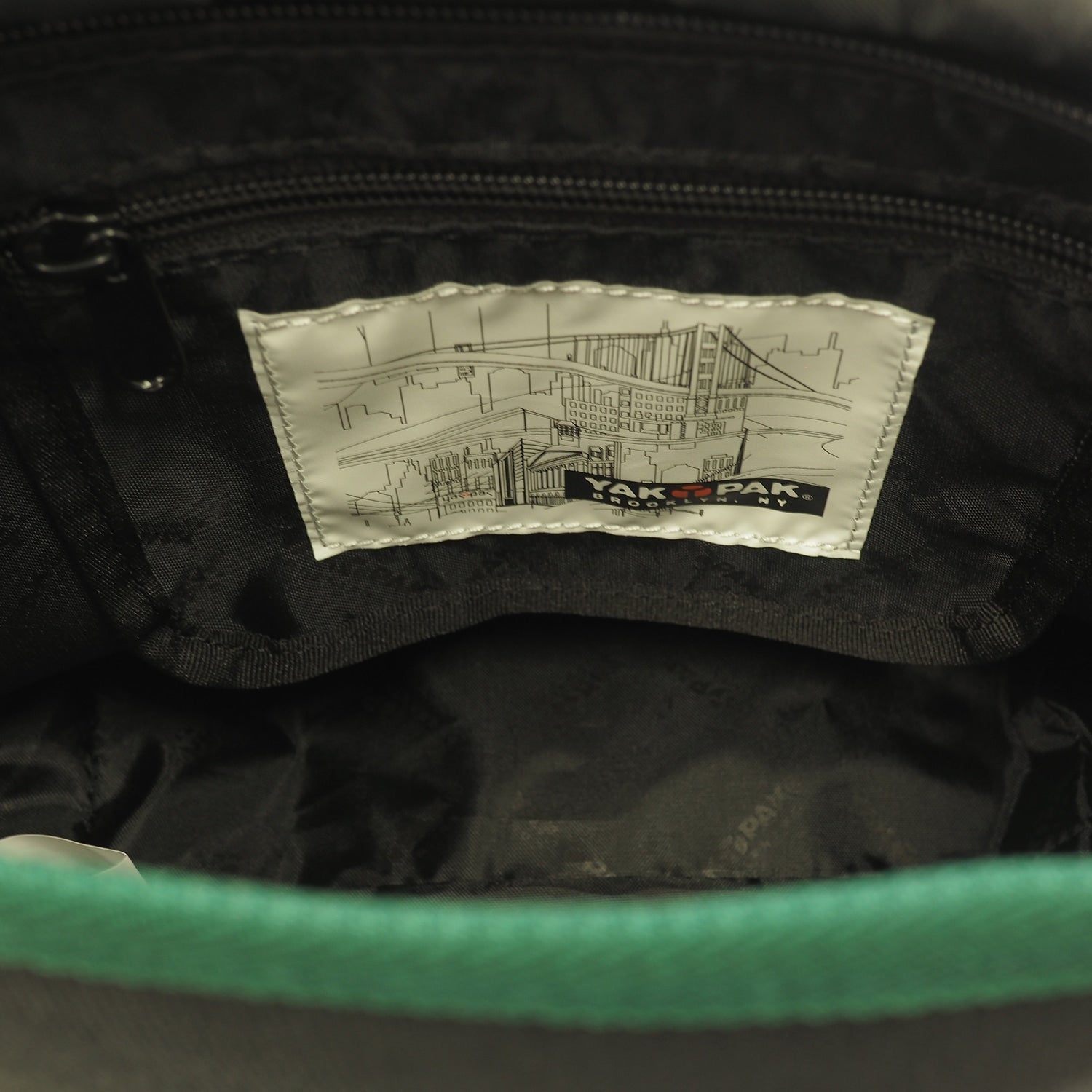 YAKPAK Mini Messenger Nyaoha