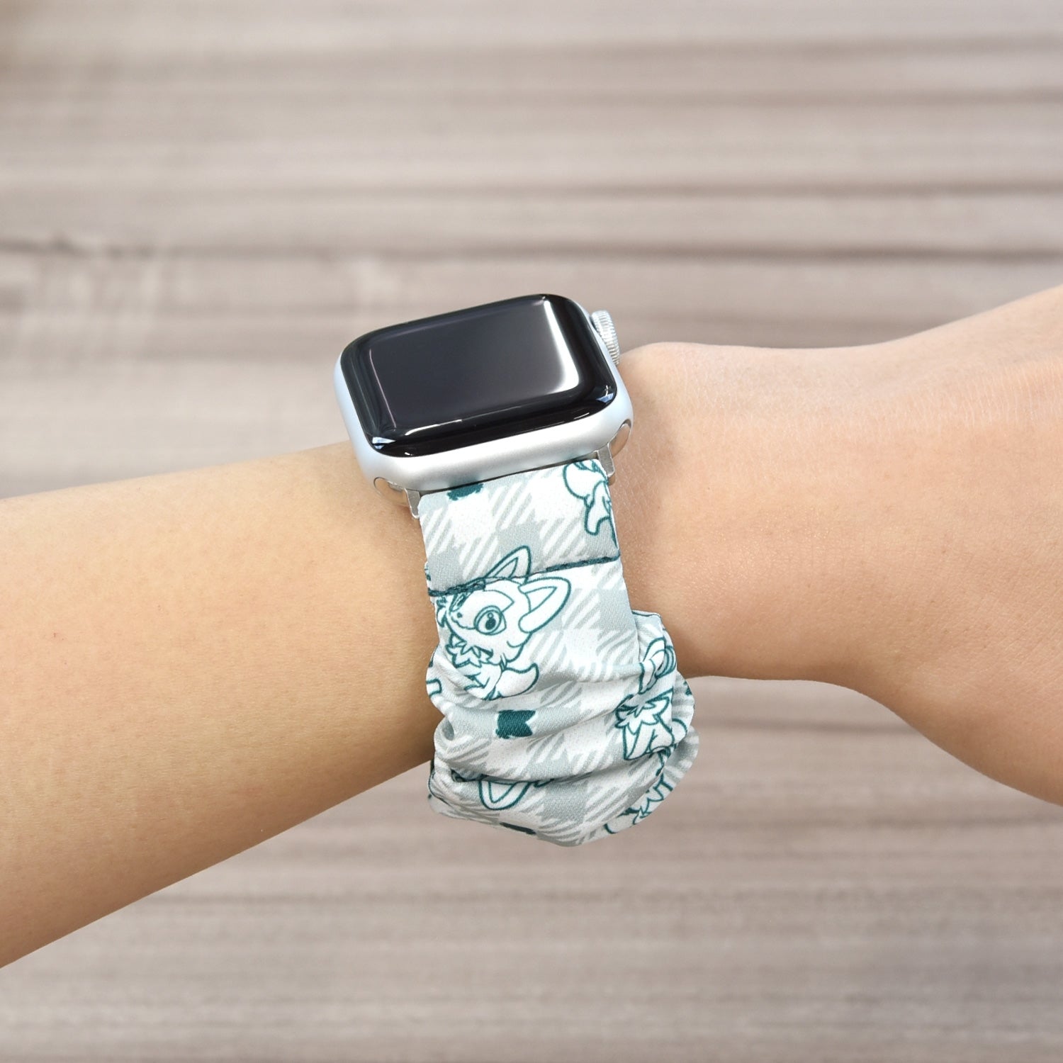 Scrunchie band compatible with Apple Watch 42/41/40/38mm Nyaoha